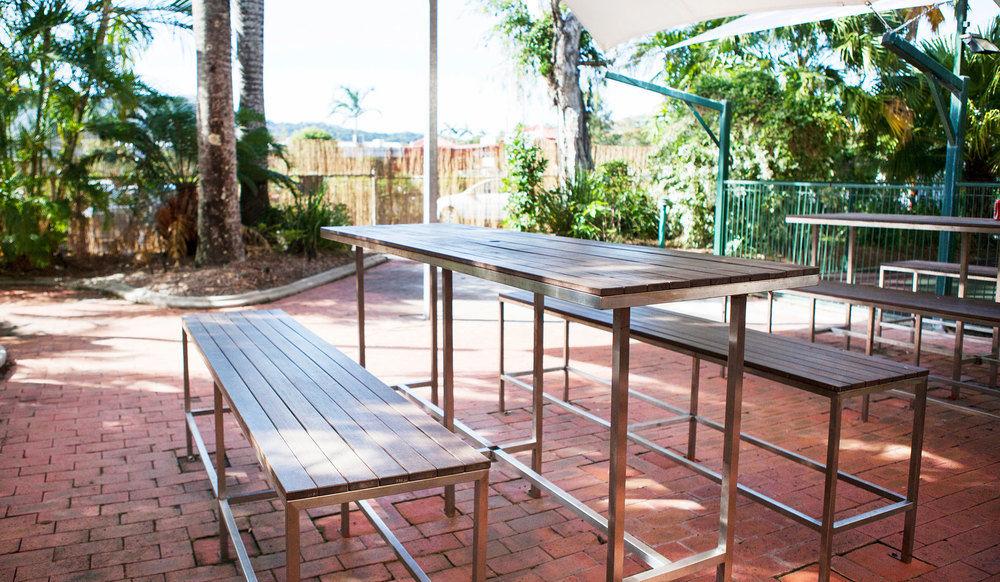 Nightcap At Edge Hill Tavern Cairns Exterior photo