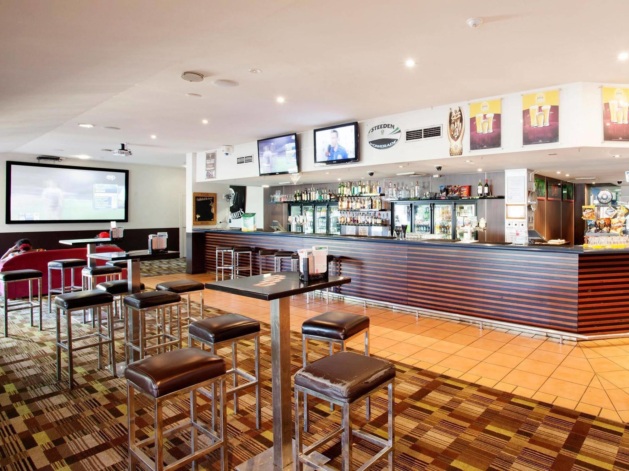 Nightcap At Edge Hill Tavern Cairns Exterior photo