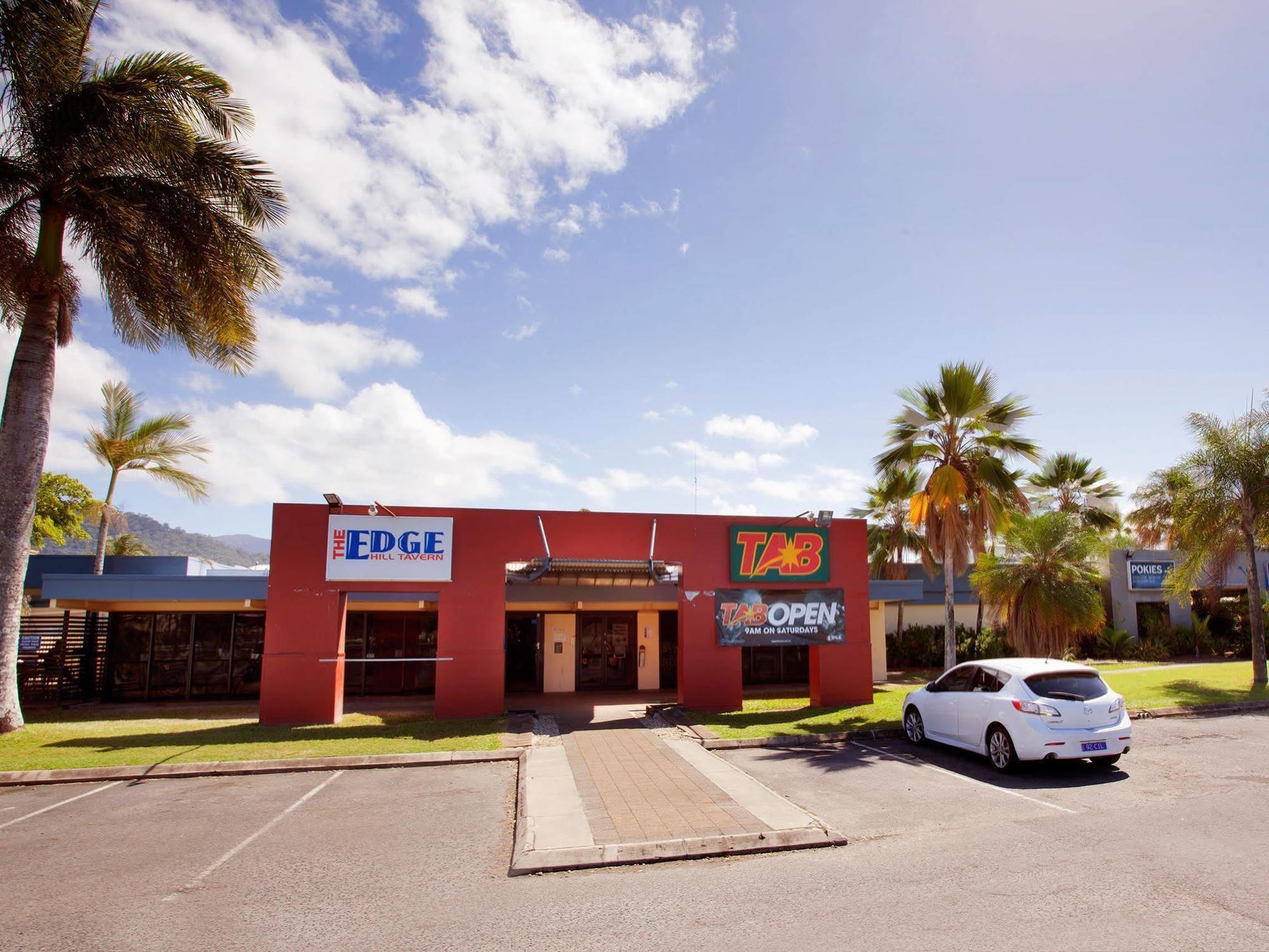 Nightcap At Edge Hill Tavern Cairns Exterior photo