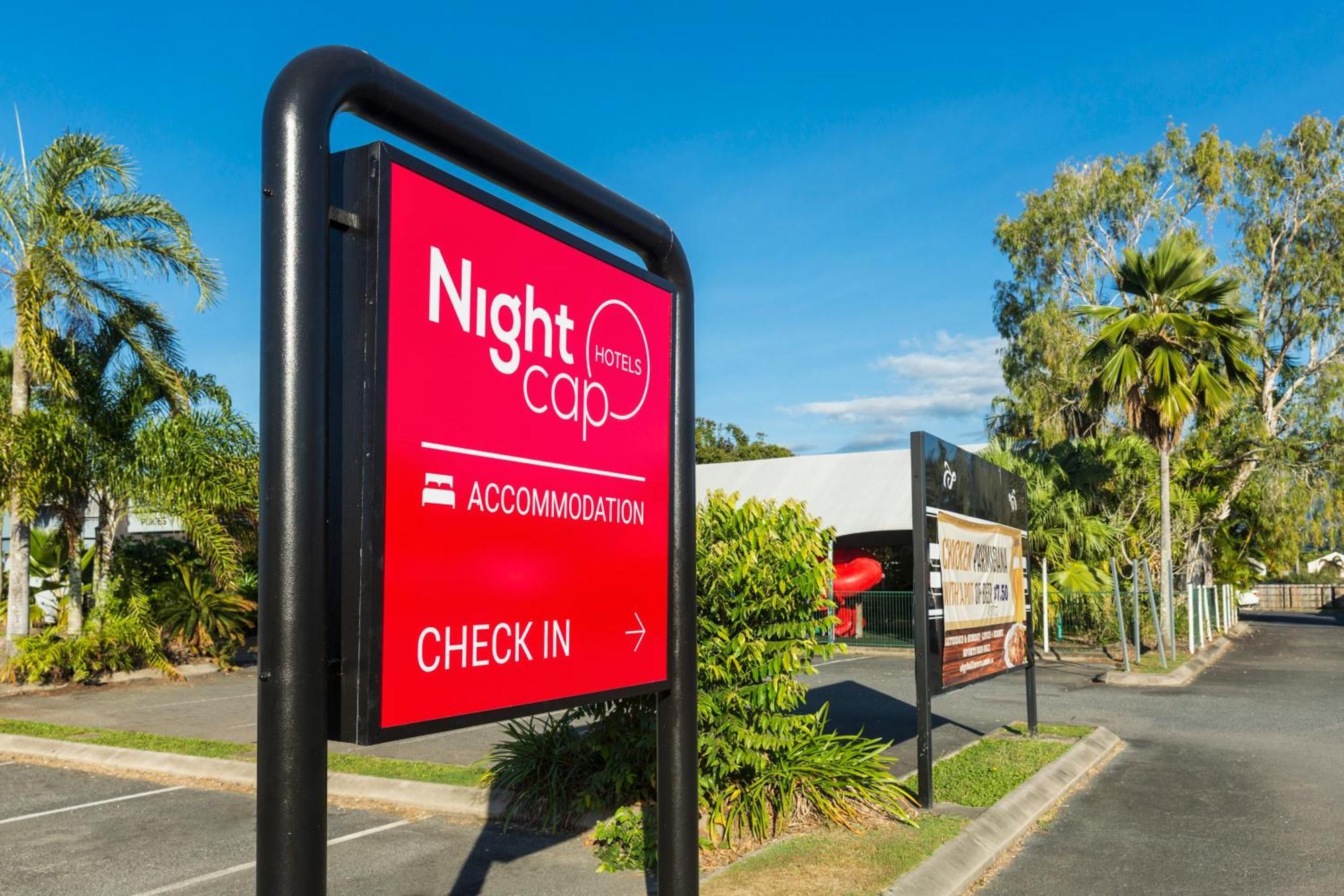 Nightcap At Edge Hill Tavern Cairns Exterior photo