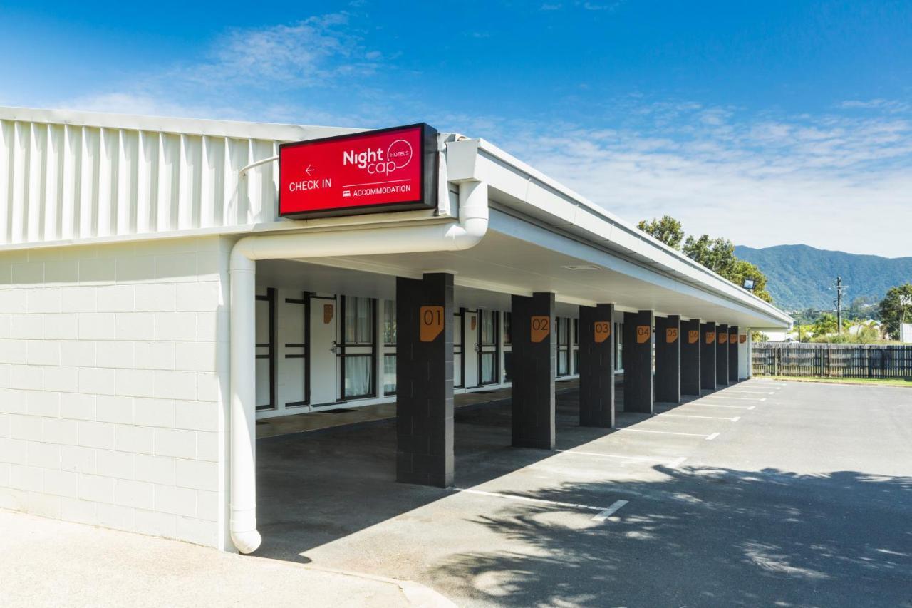 Nightcap At Edge Hill Tavern Cairns Exterior photo